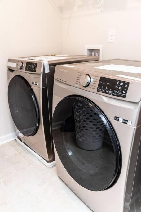 New Spacious 3 Bedroom Suite Garage Parking Free Wi-Fi Office Space And Patio View Duluth Exterior photo